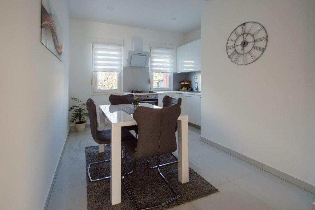 Apartment Sunce โปดสตรานา ภายนอก รูปภาพ