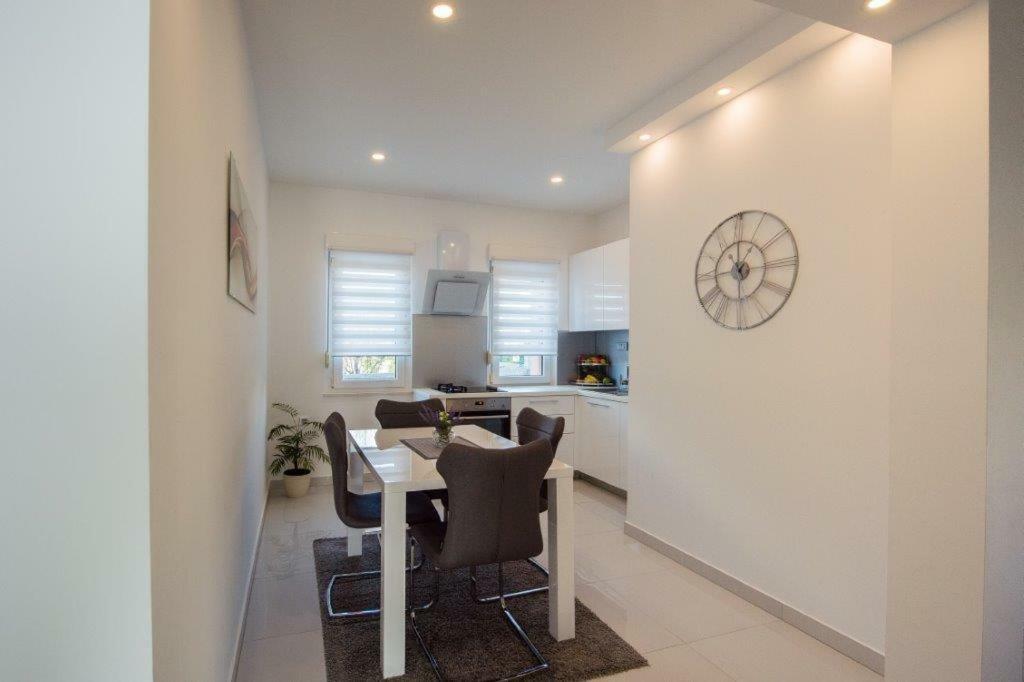 Apartment Sunce โปดสตรานา ภายนอก รูปภาพ
