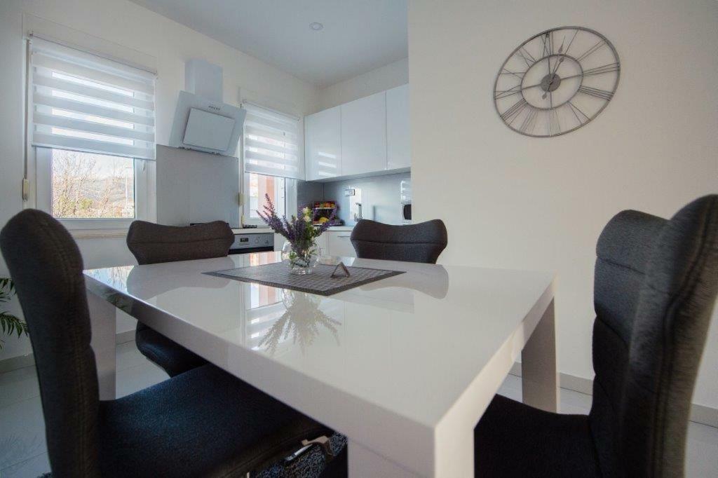 Apartment Sunce โปดสตรานา ภายนอก รูปภาพ