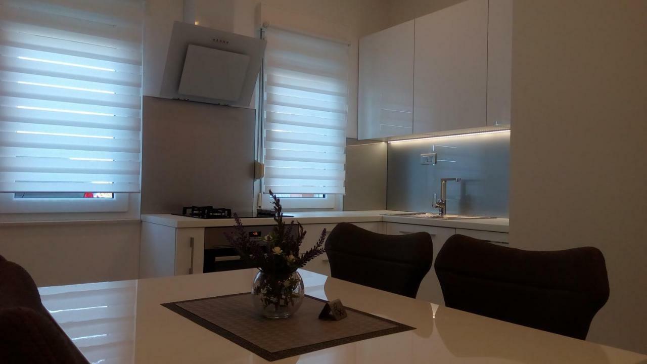 Apartment Sunce โปดสตรานา ภายนอก รูปภาพ